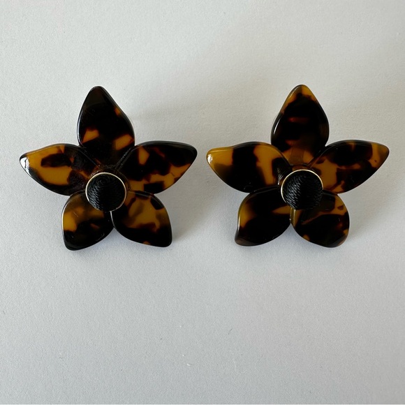 Madewell Jewelry - BaubleBar Mini Amariella Tortoiseshell Flower Stud Resin Earrings